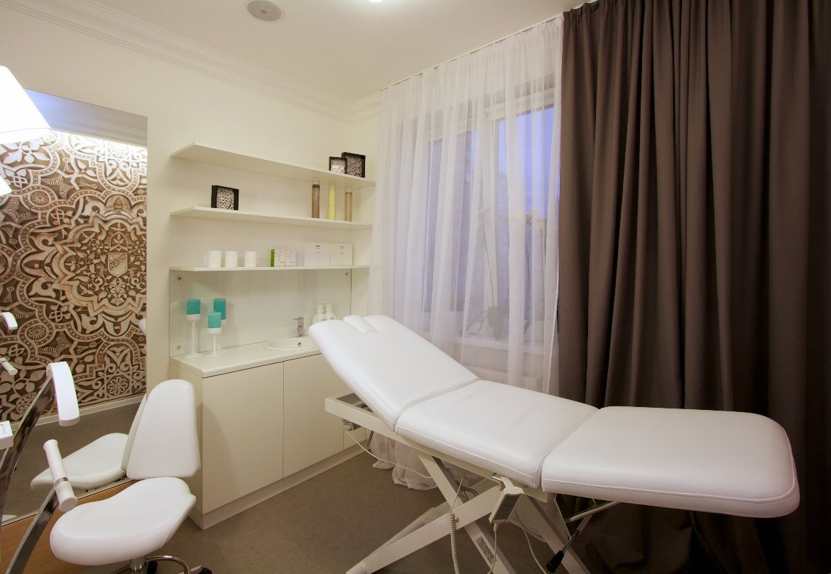 Шторы в кабинет косметолога