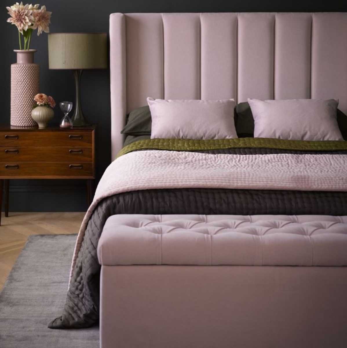 Изголовье кровати