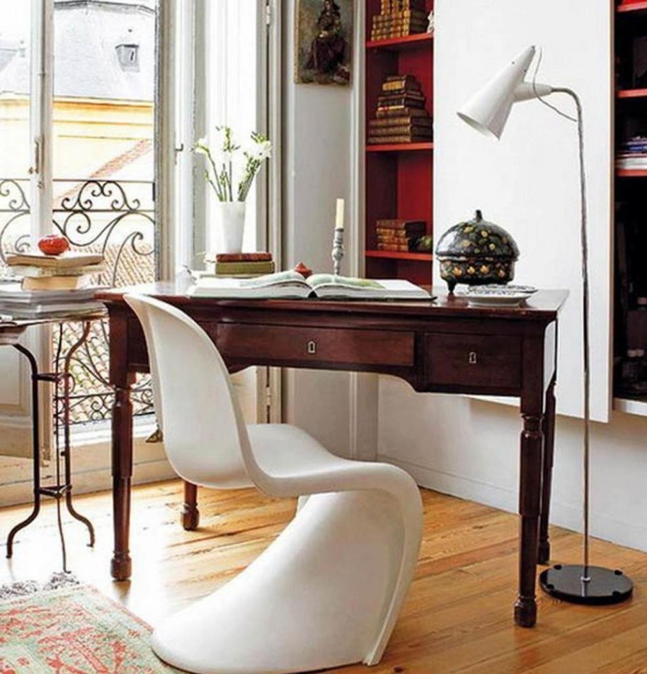 Письменный стол в стиле ретро