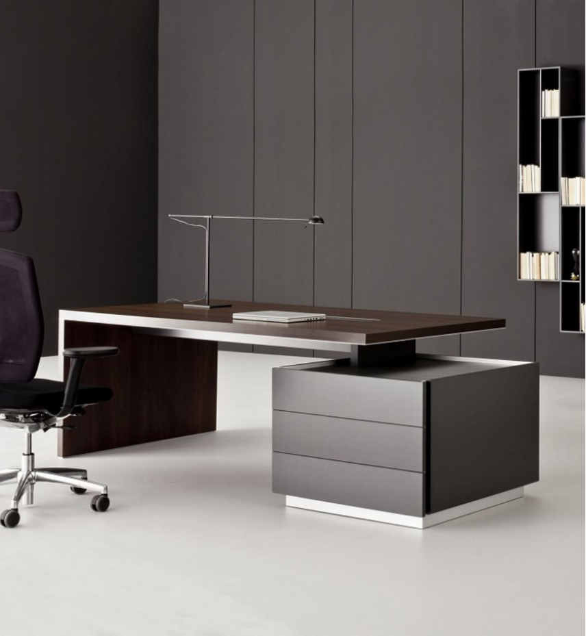 Стол в кабинет современный
