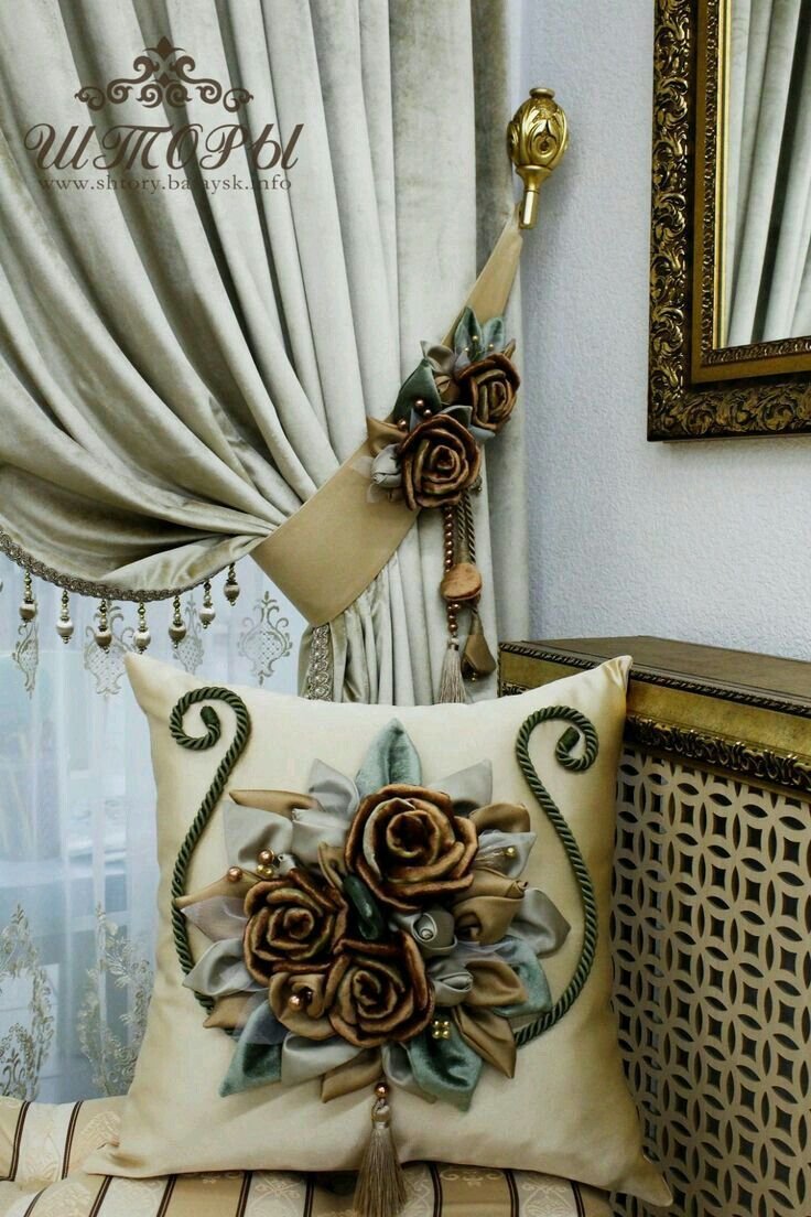 Цветы из бархата для подхвата штор