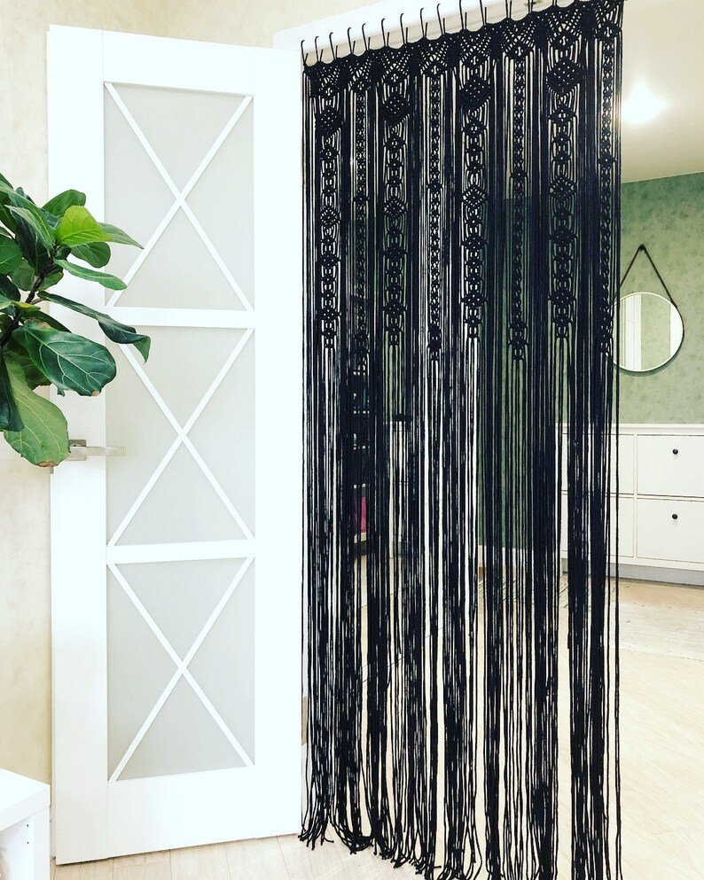 Плетеные шторы на дверь