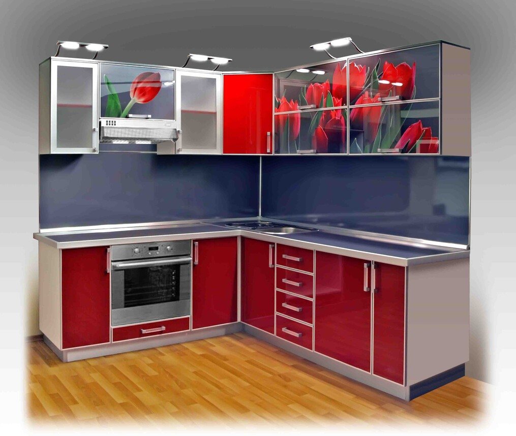 Кухонный гарнитур с алюминиевой рамкой