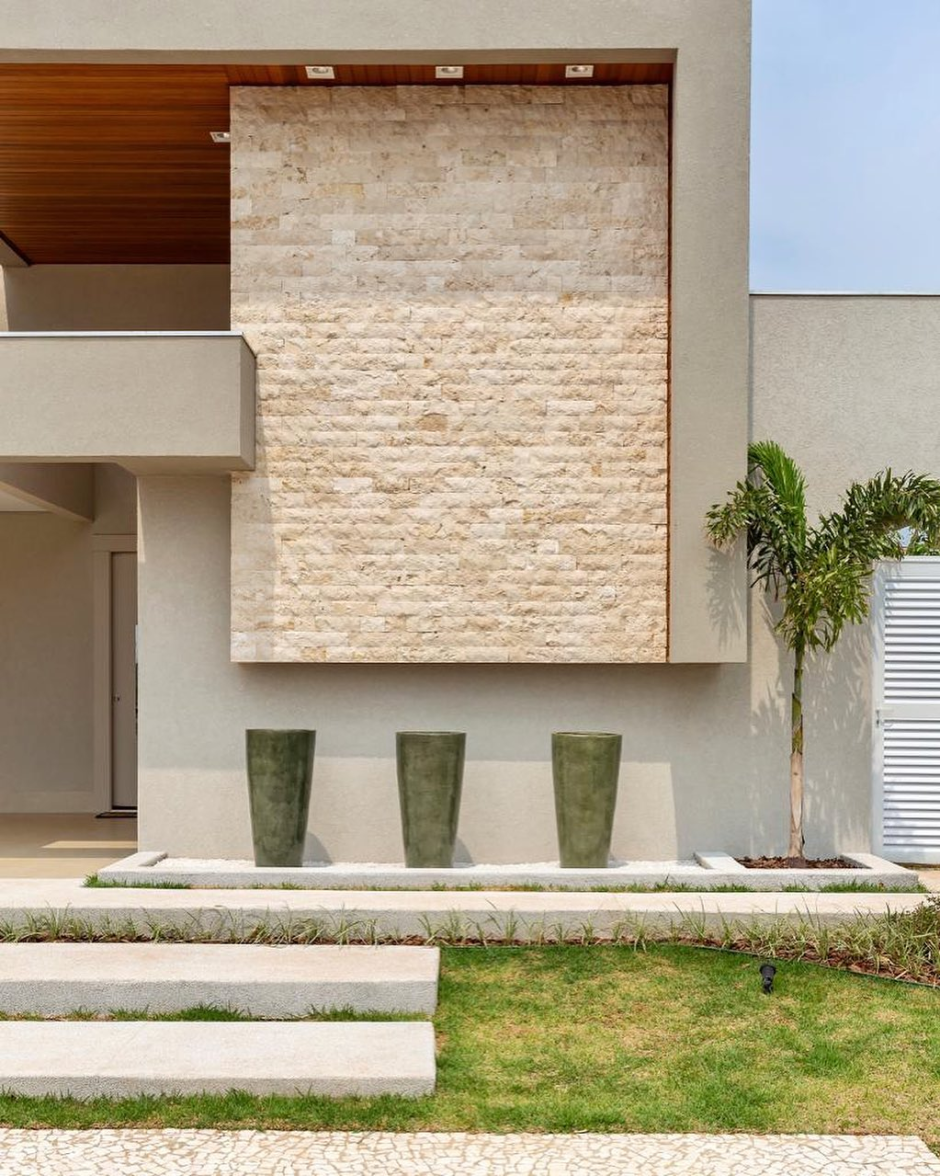 Фасад из травертина