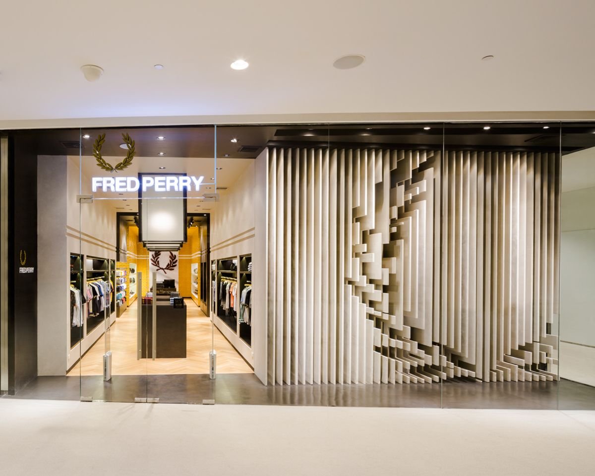 Магазин Fred Perry витрина