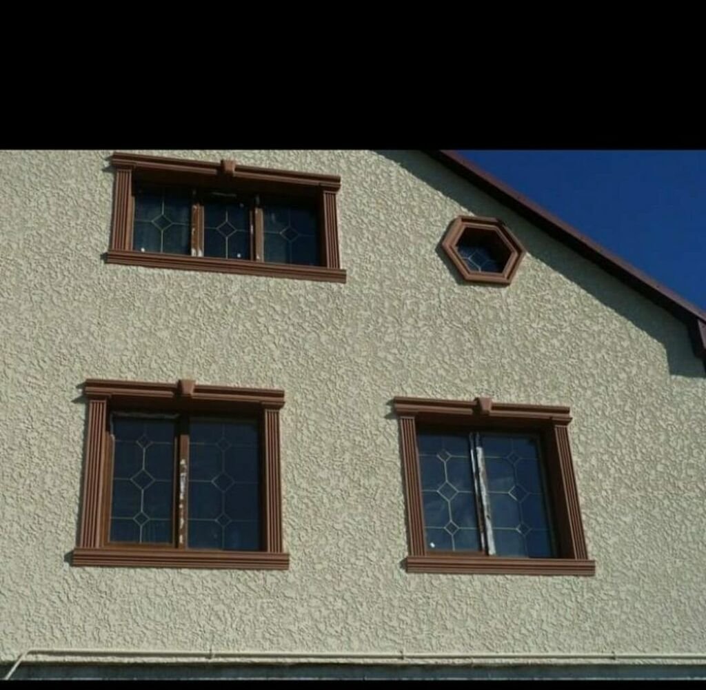 Отделка фасада короедом