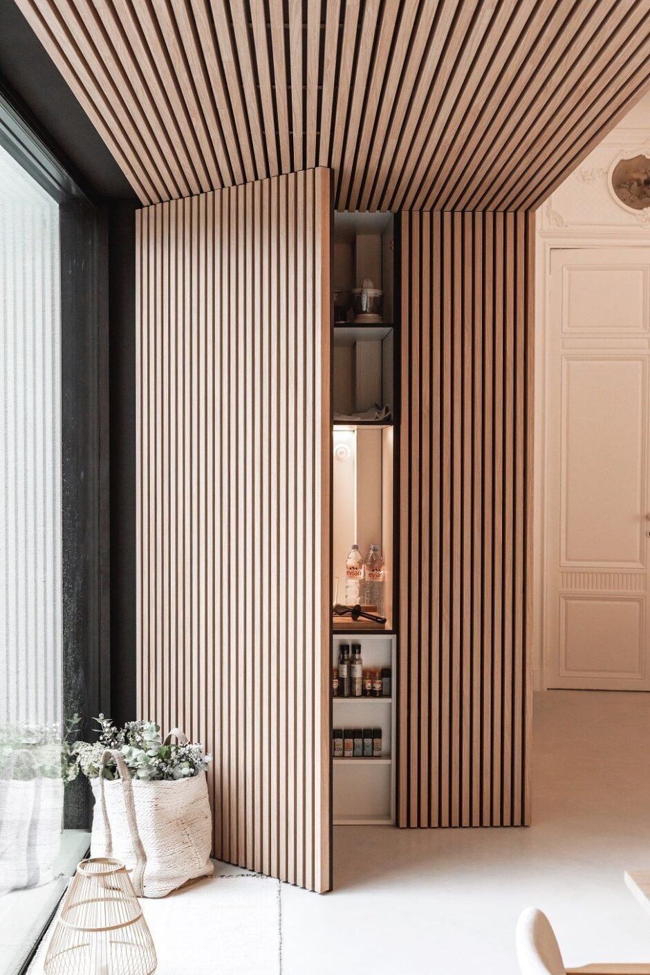 Шкаф с рейками