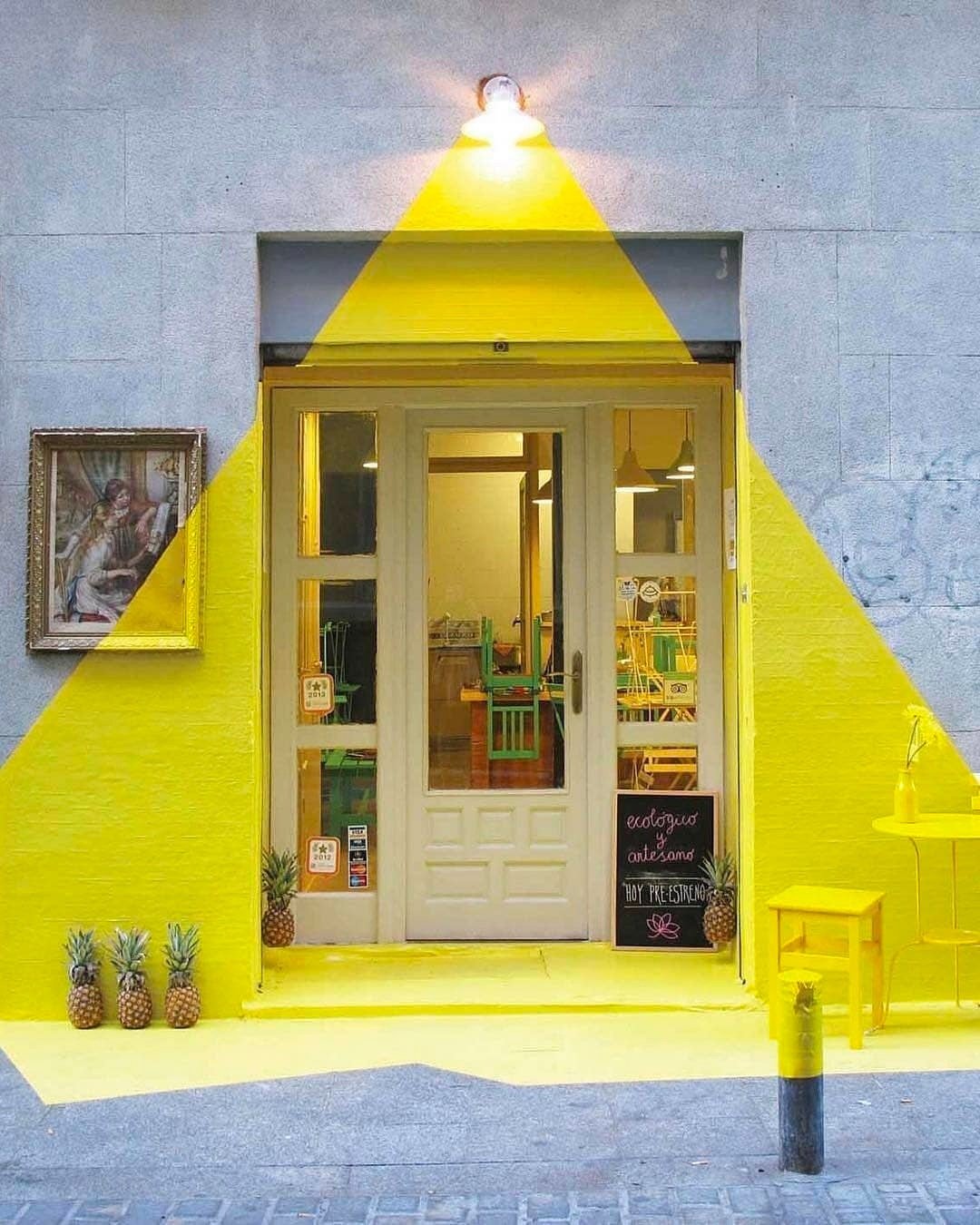 Оригинальный фасад магазина