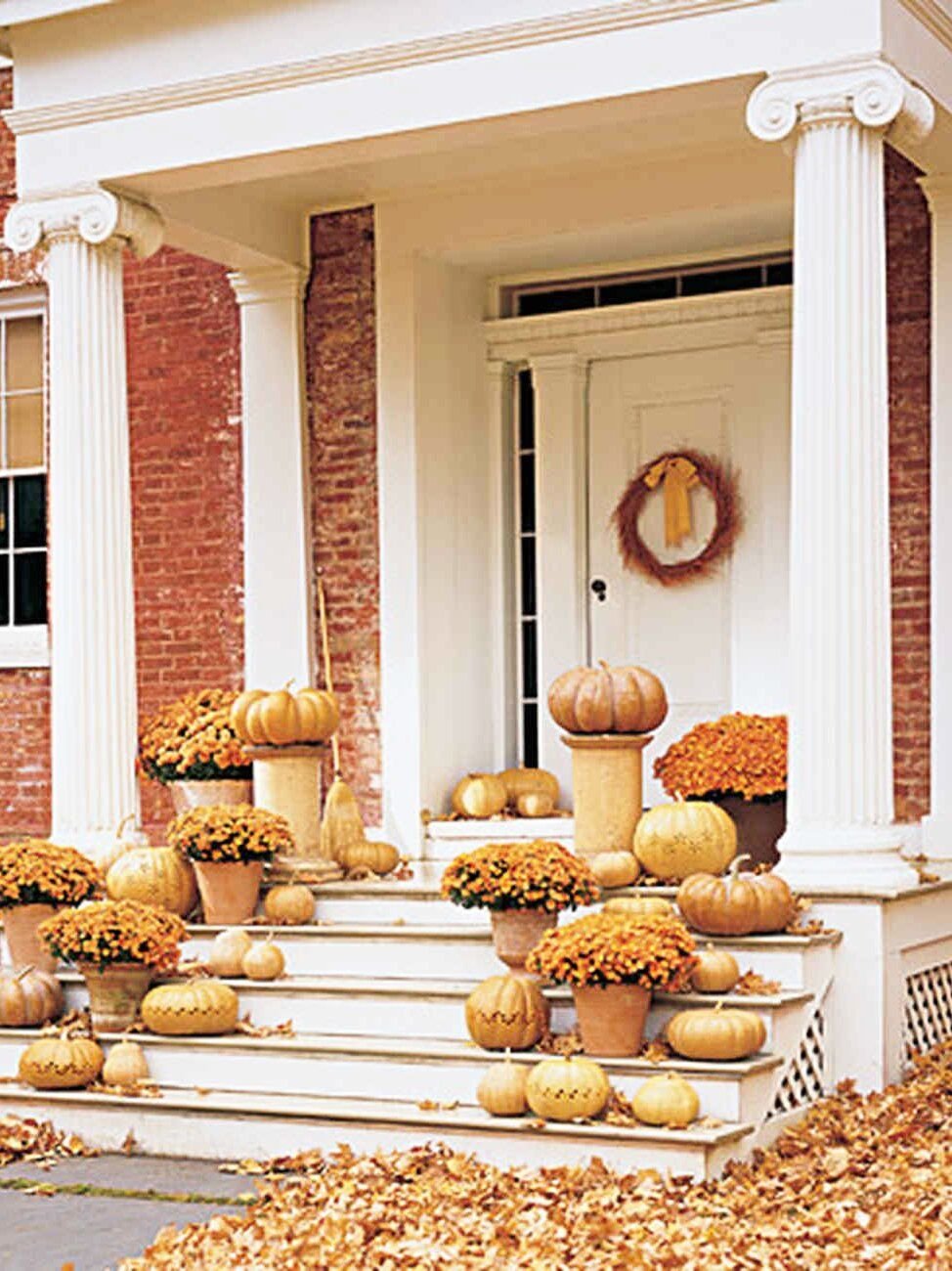 Осеннее украшение фасада