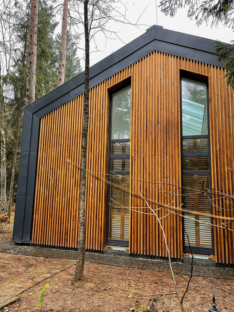 Реечный фасад из металла