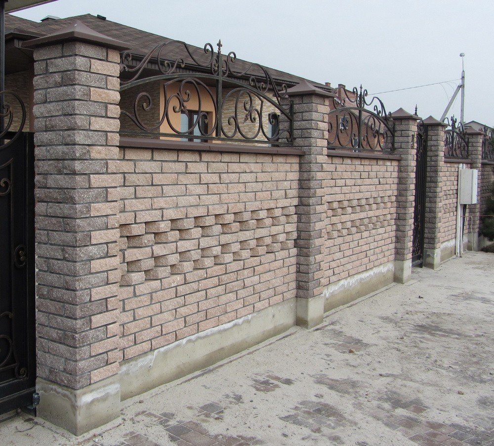 Забор из кирпича