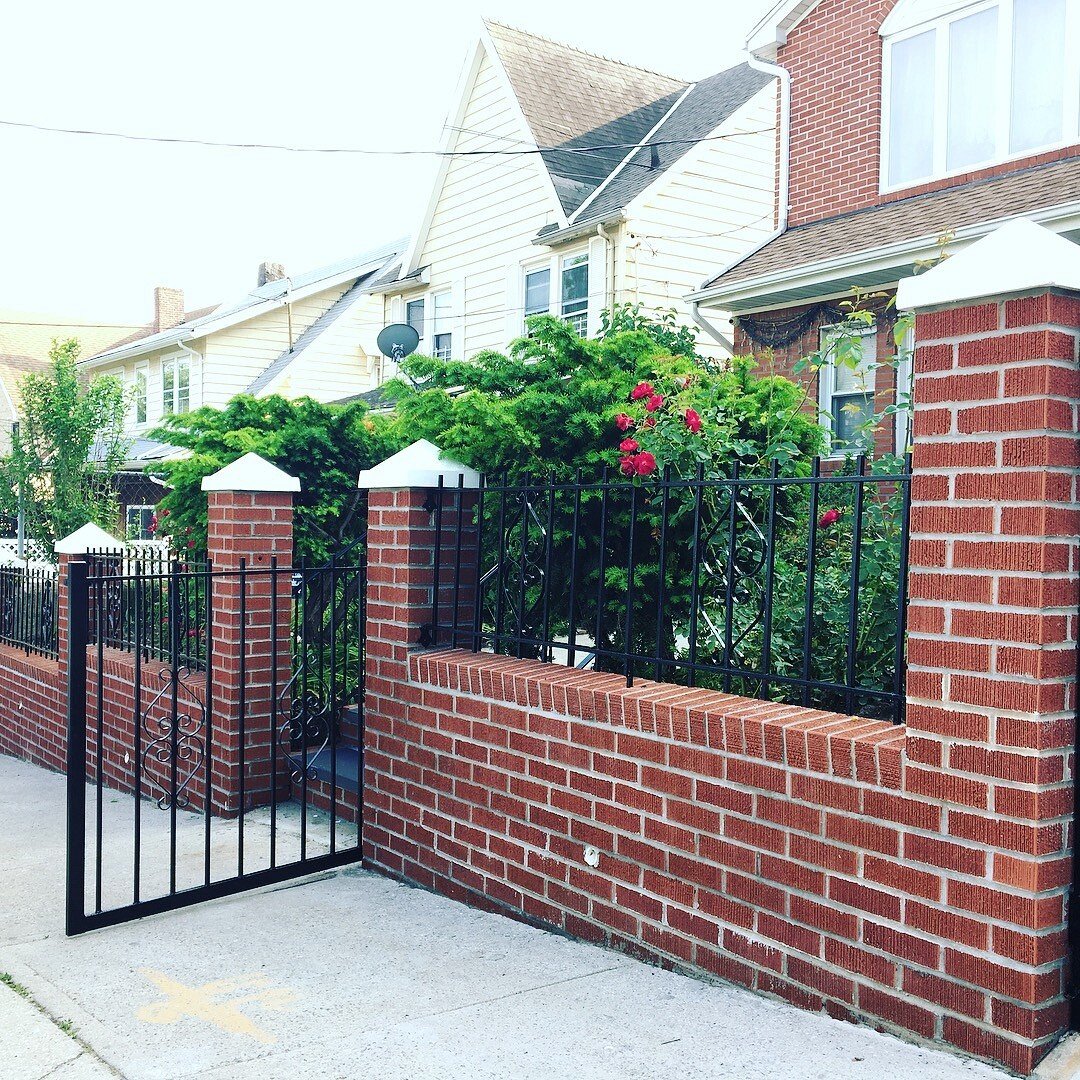 Забор из кирпича