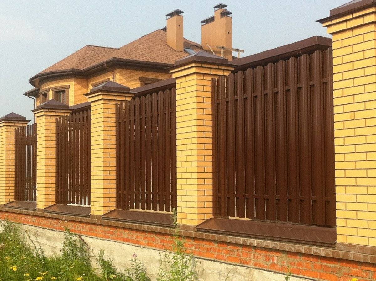 Красивые кирпичные заборы
