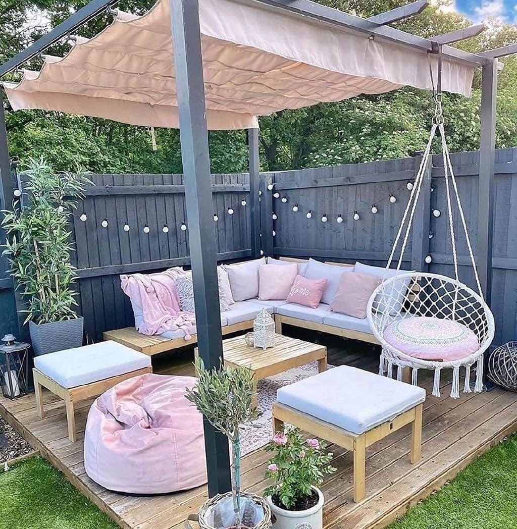 Уютная беседка на даче