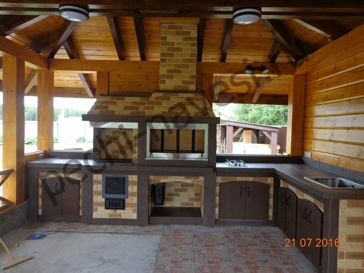 Баня с зоной барбекю