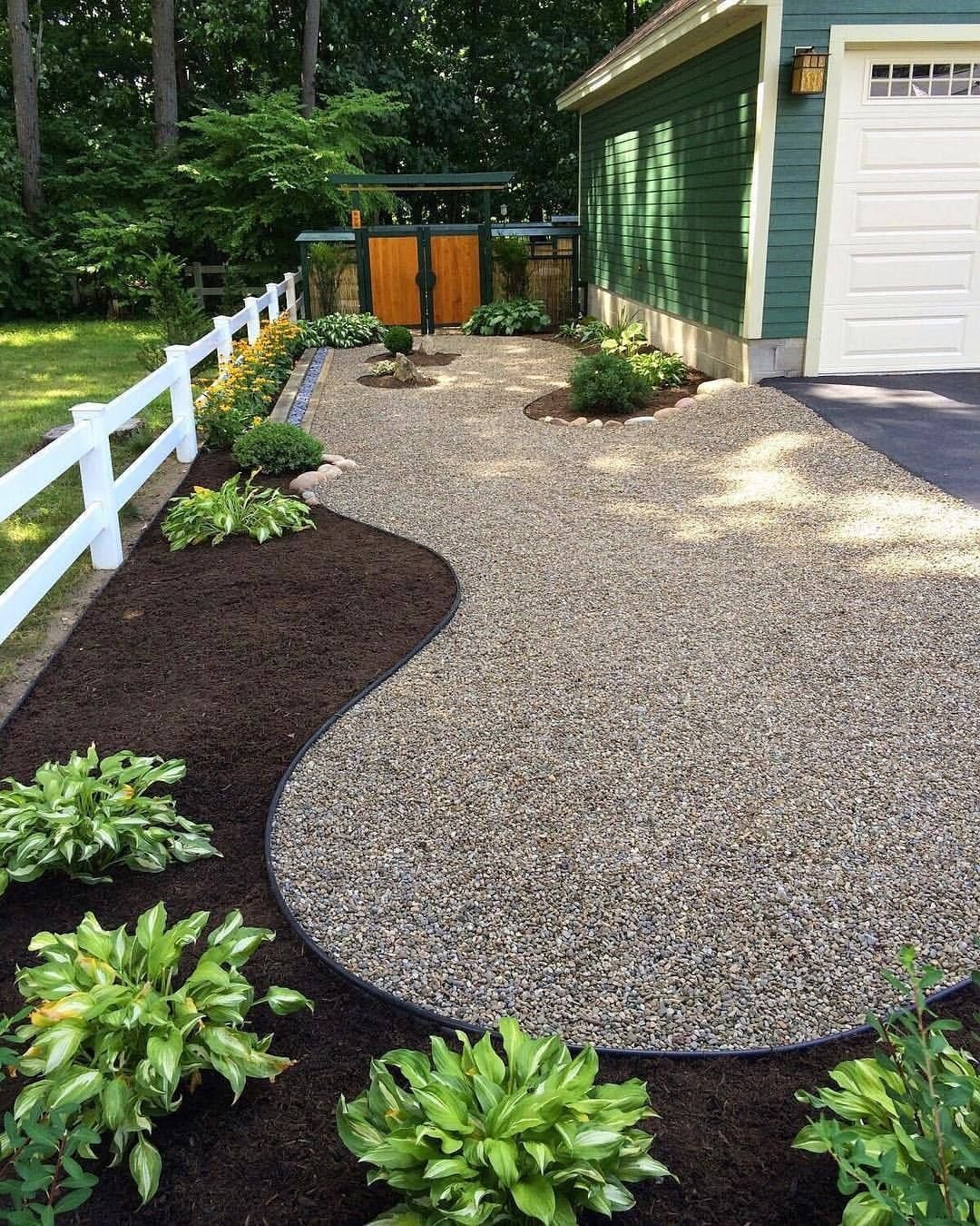 Хоста мульчирование щебнем