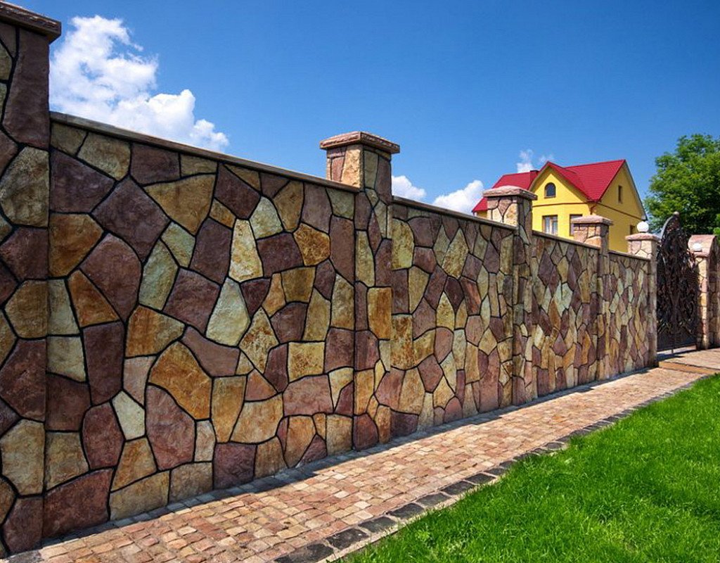 Красивый забор из камня