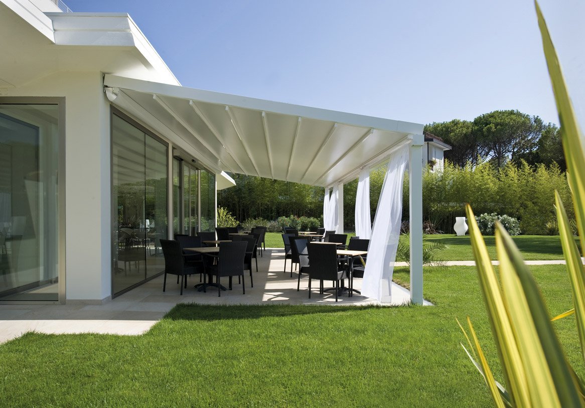 Пергола с маркизой