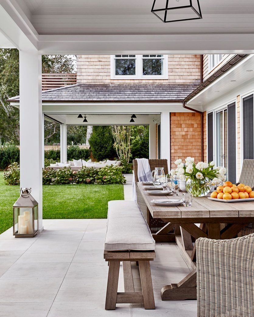 Обеденная зона на веранде