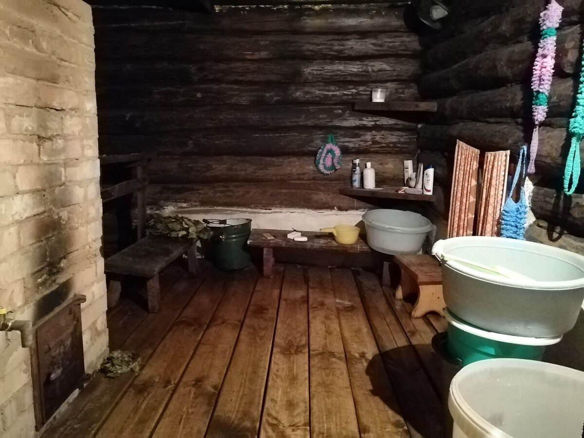 Деревенская баня внутри