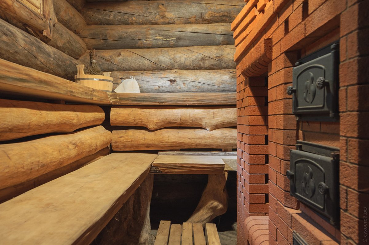 Стены в бане из бревна