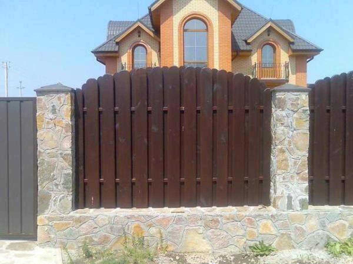 Красивый забор из камня