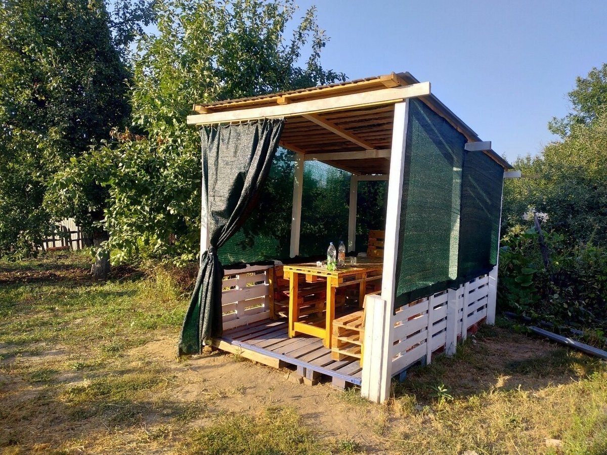 Беседка из поддонов