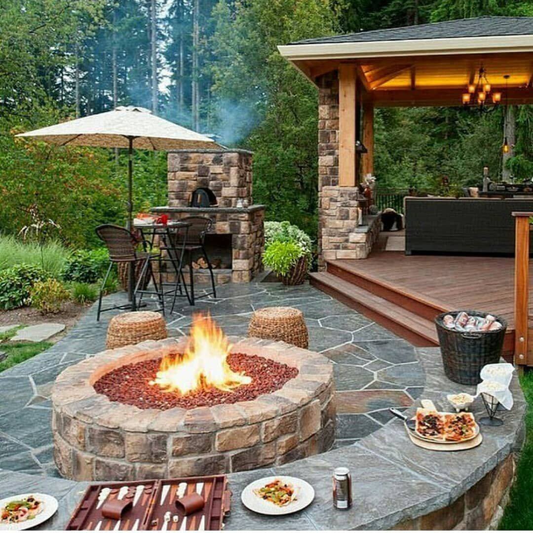 Мангальная зона из камня