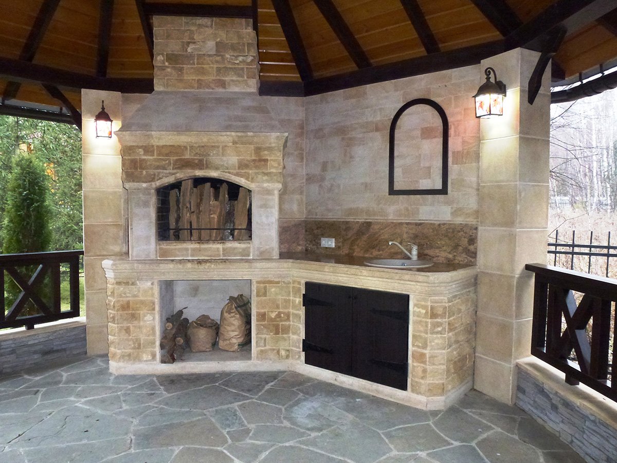 Барбекю из природного камня