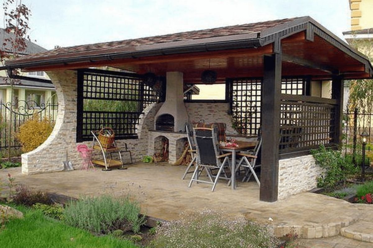 Беседка для дачи с мангальной зоной