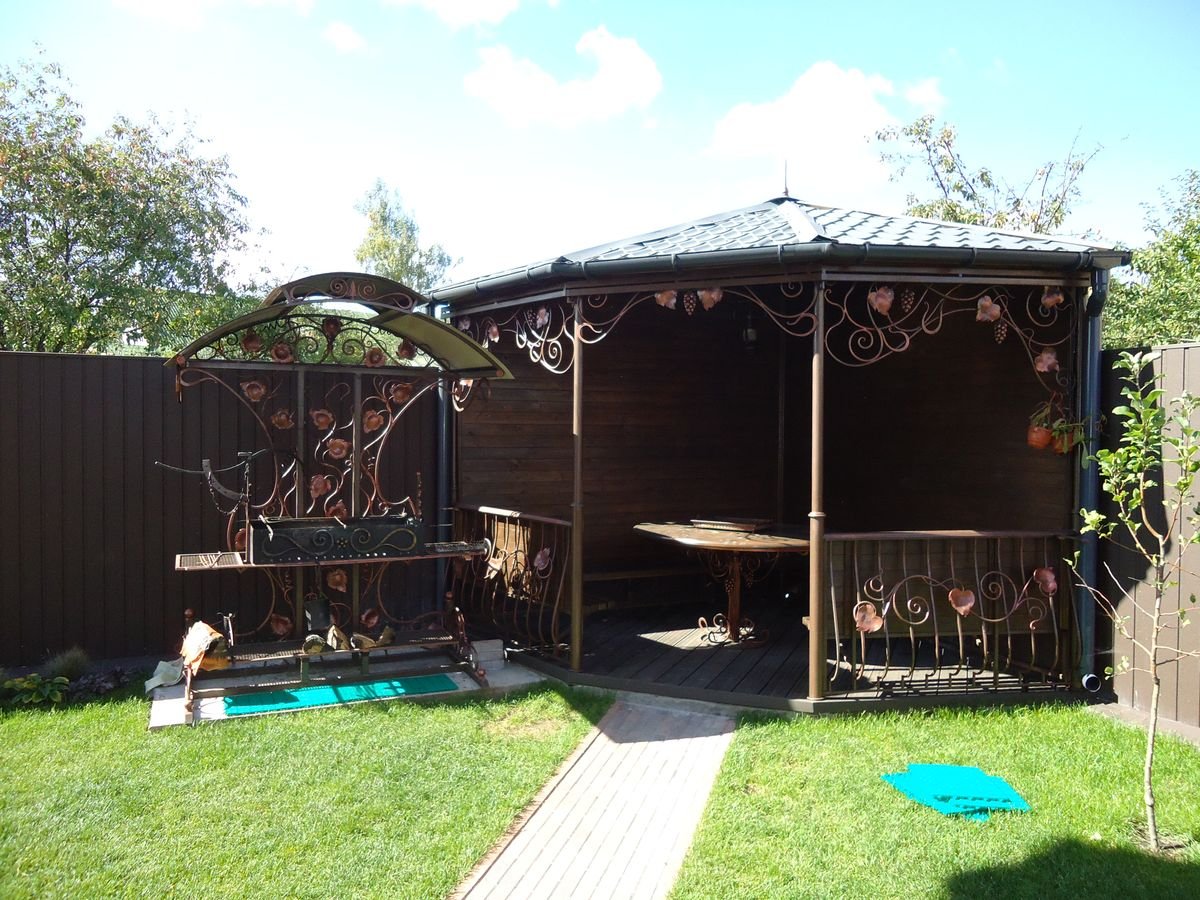 Угловая беседка с мангалом