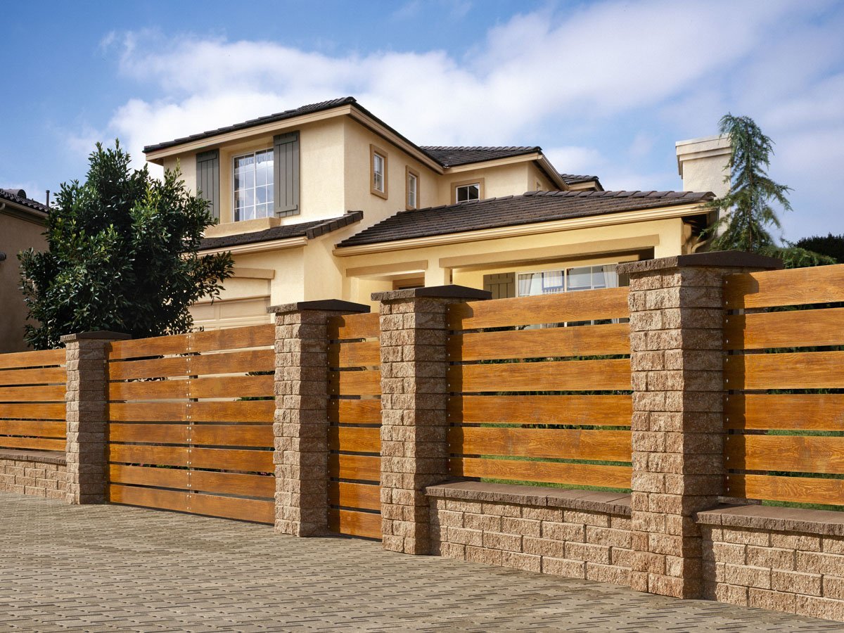 Забор из дерева