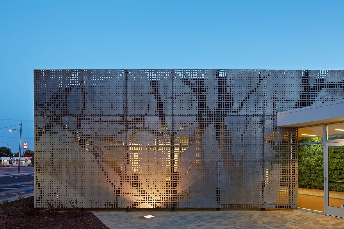 Перфорированные фасады зданий