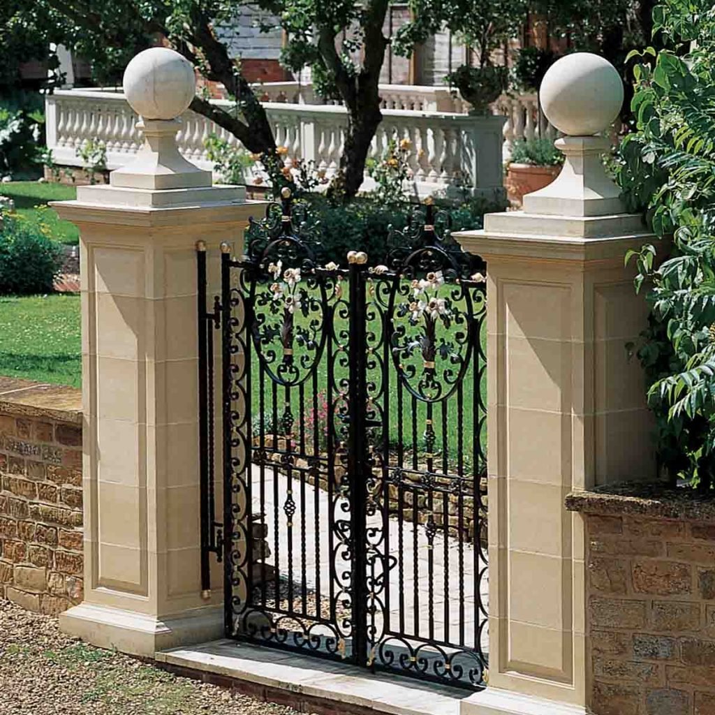 Забор в классическом стиле