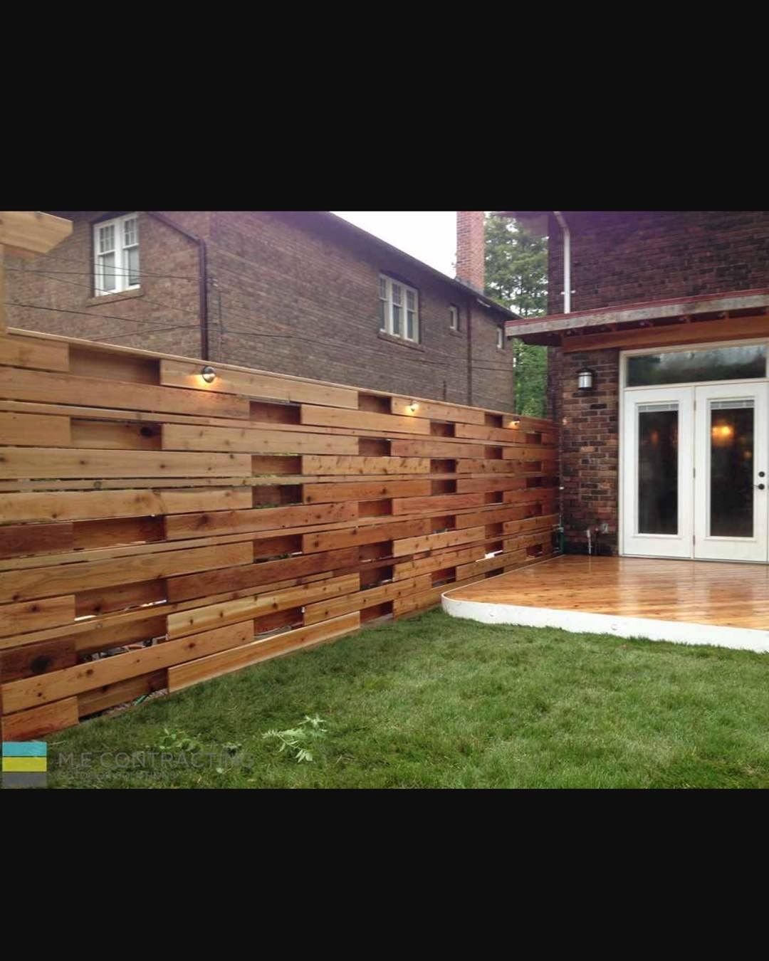 Деревянный забор обожженный