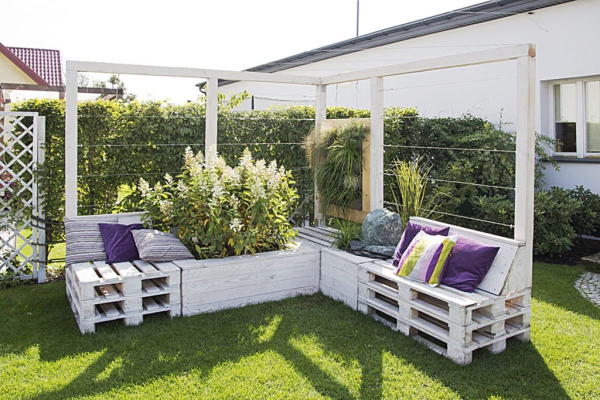 Дачная беседка из поддонов