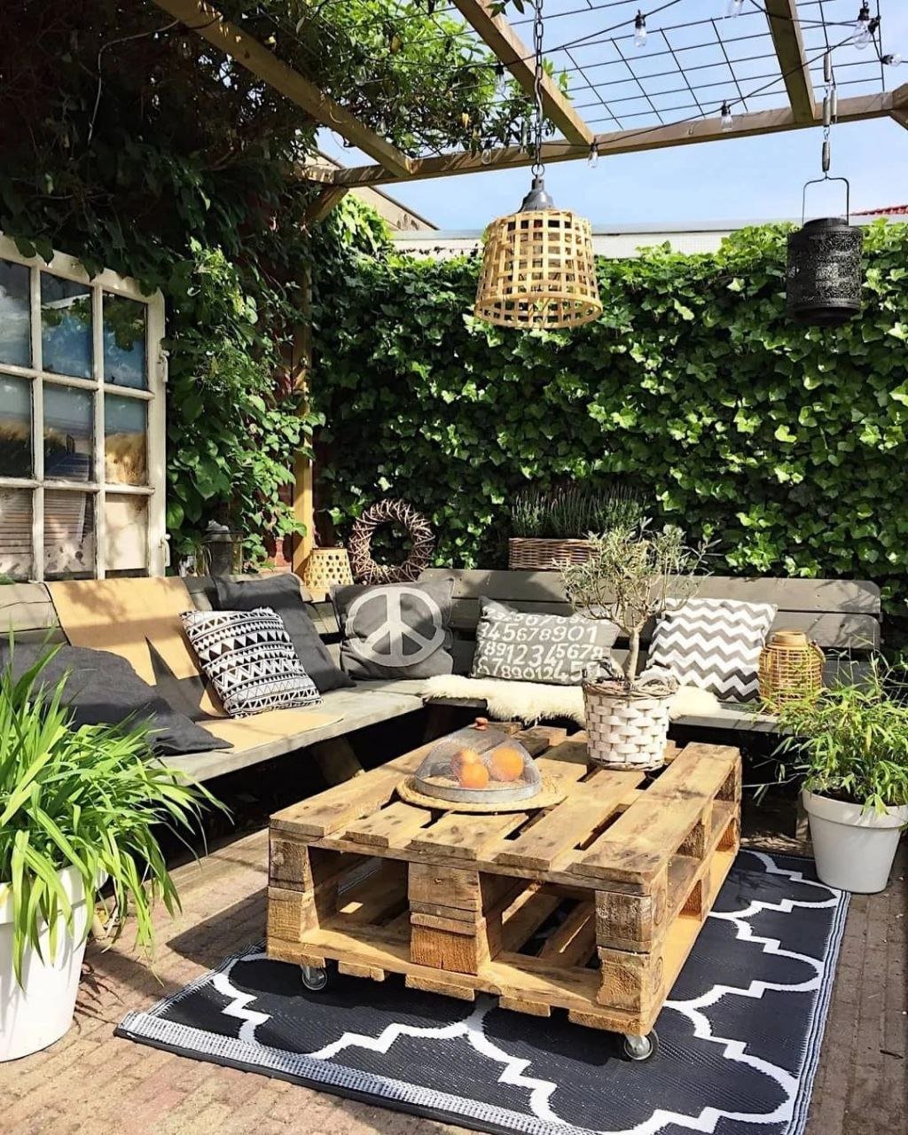 Патио на даче