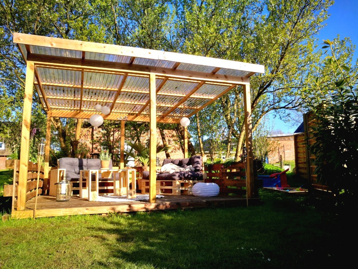 Беседка из европоддонов