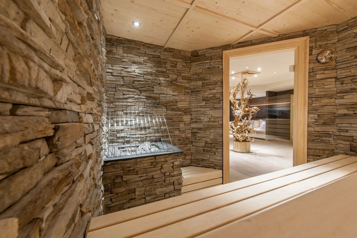 Отделка парной камнем