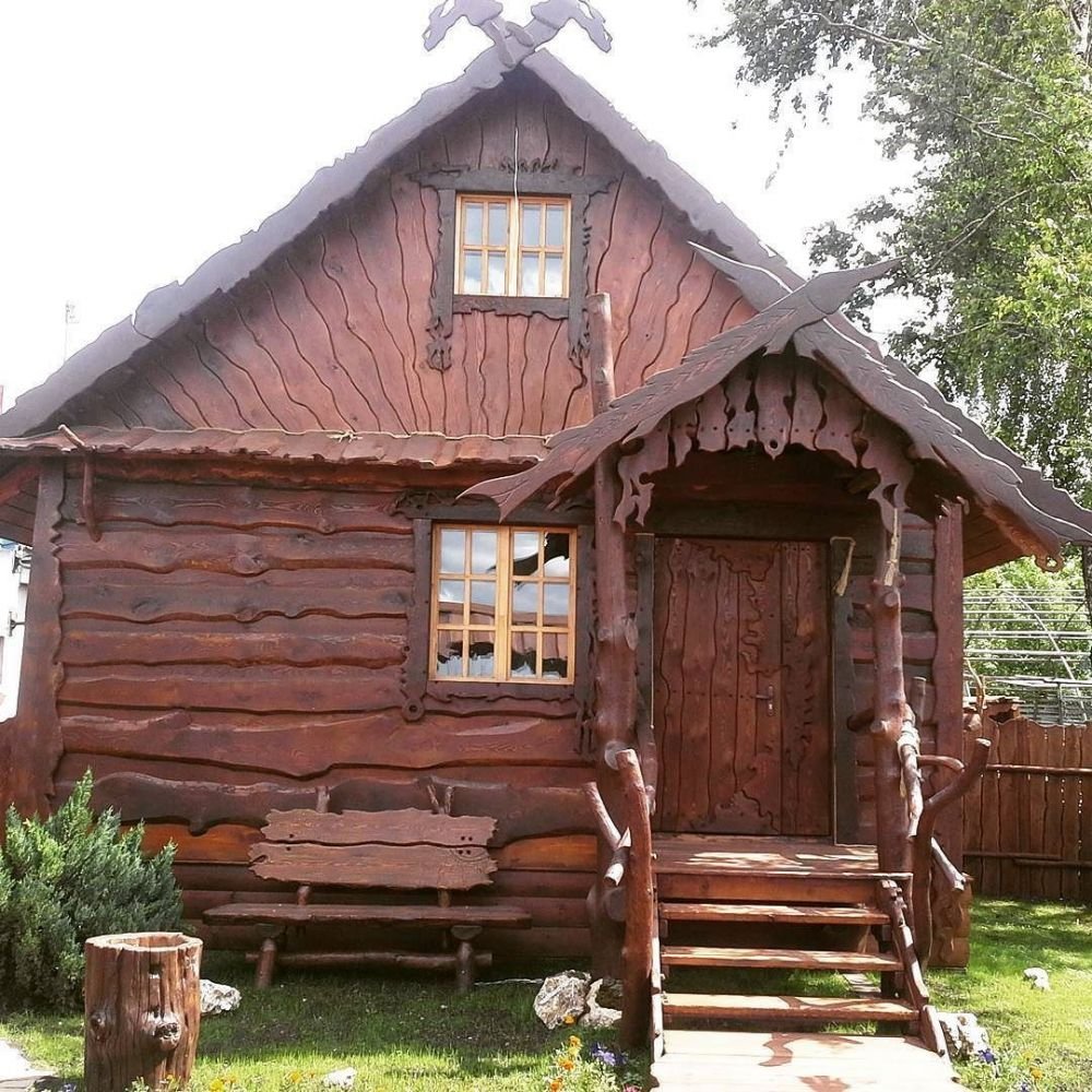 Отделка фасада необрезной доской