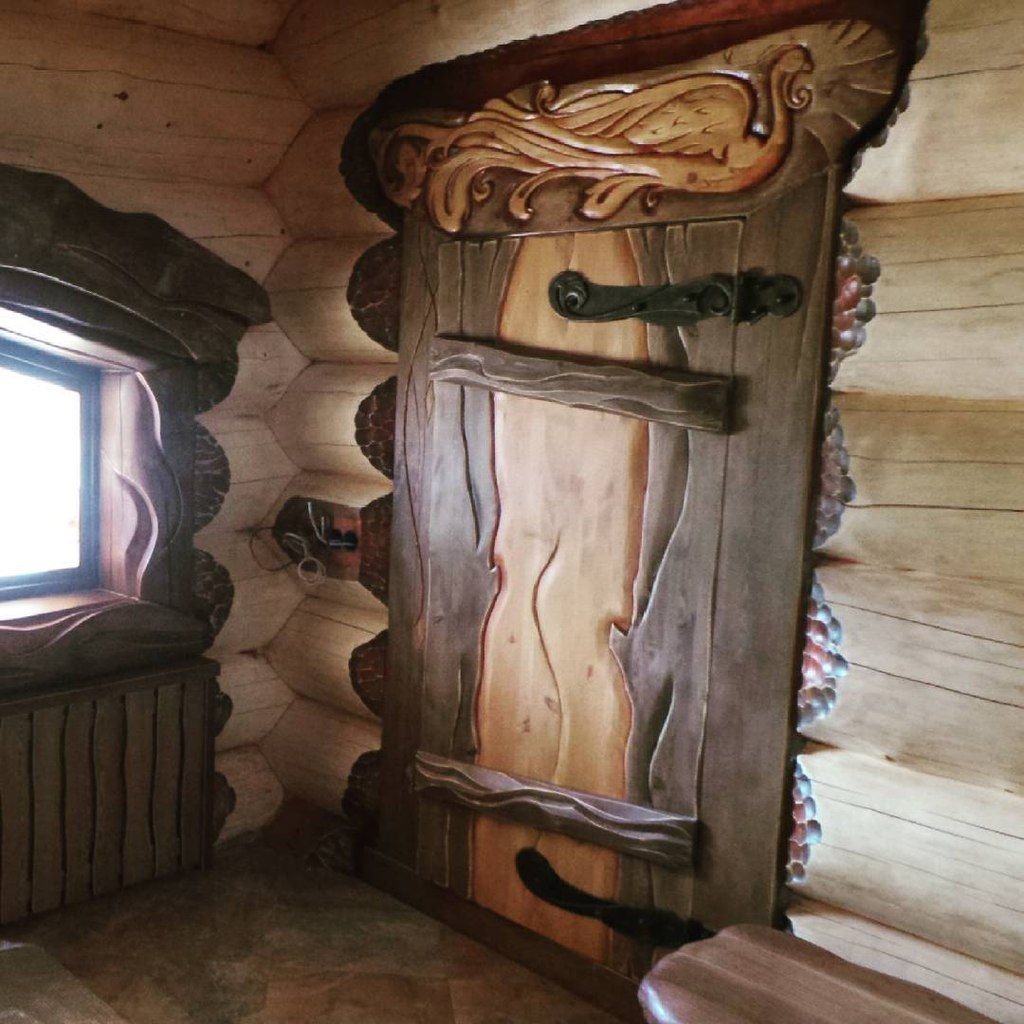 Дверь в избу