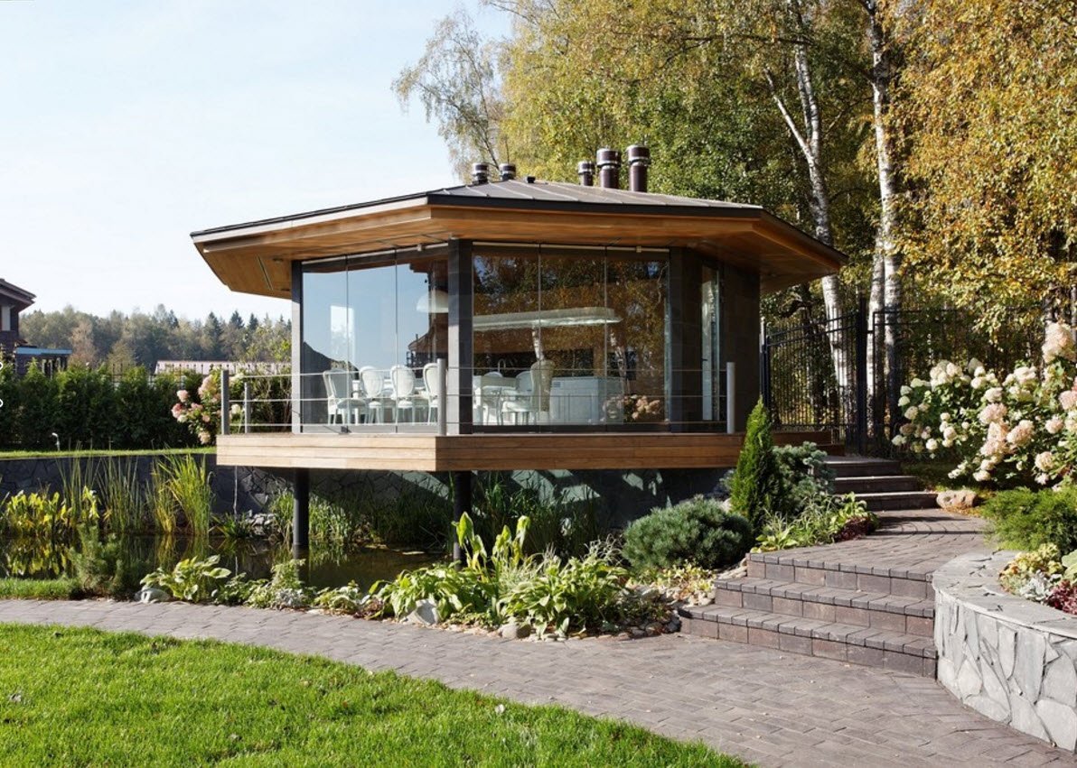 Застекленная беседка