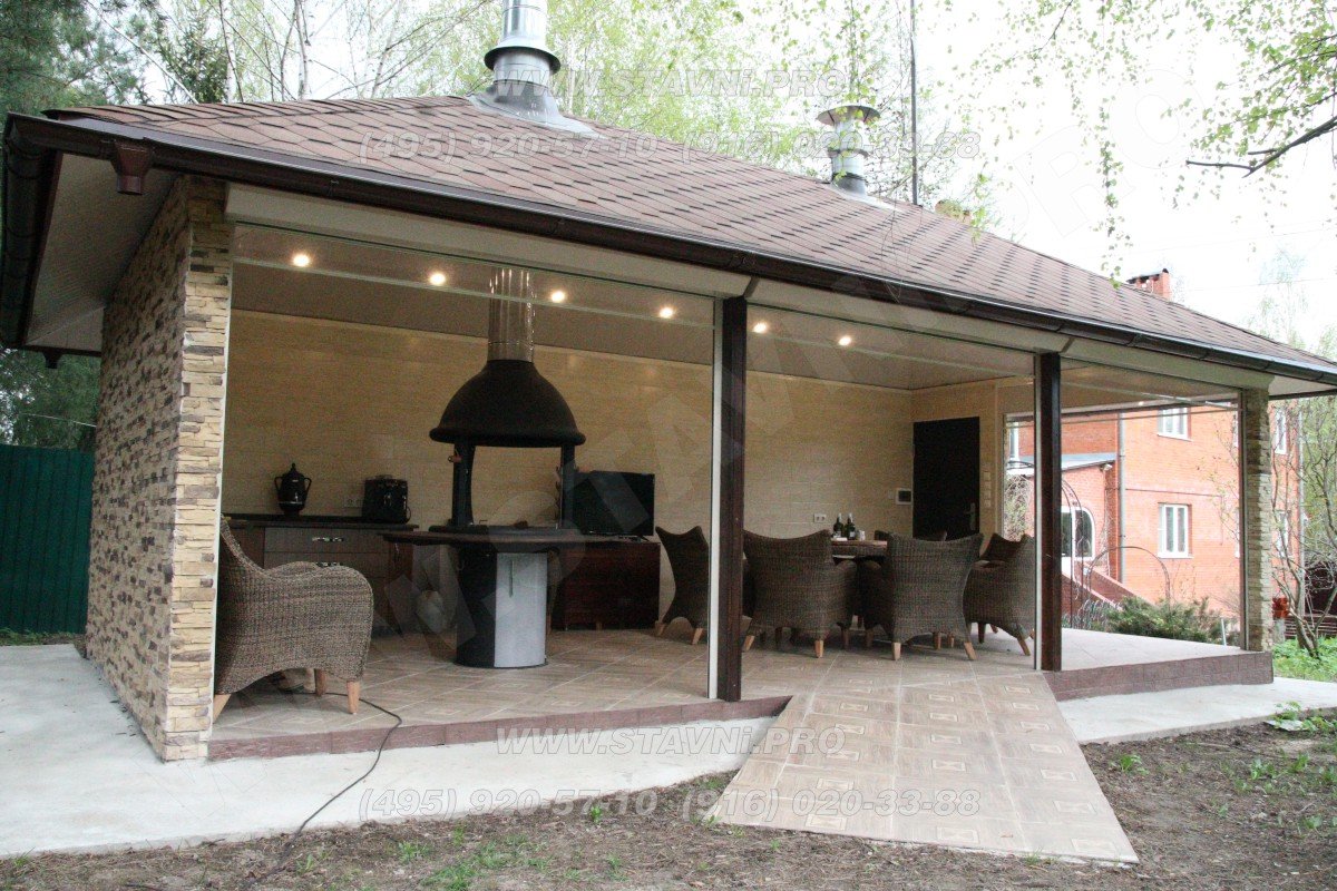Беседка закрытая с мангальной зоной сбоку