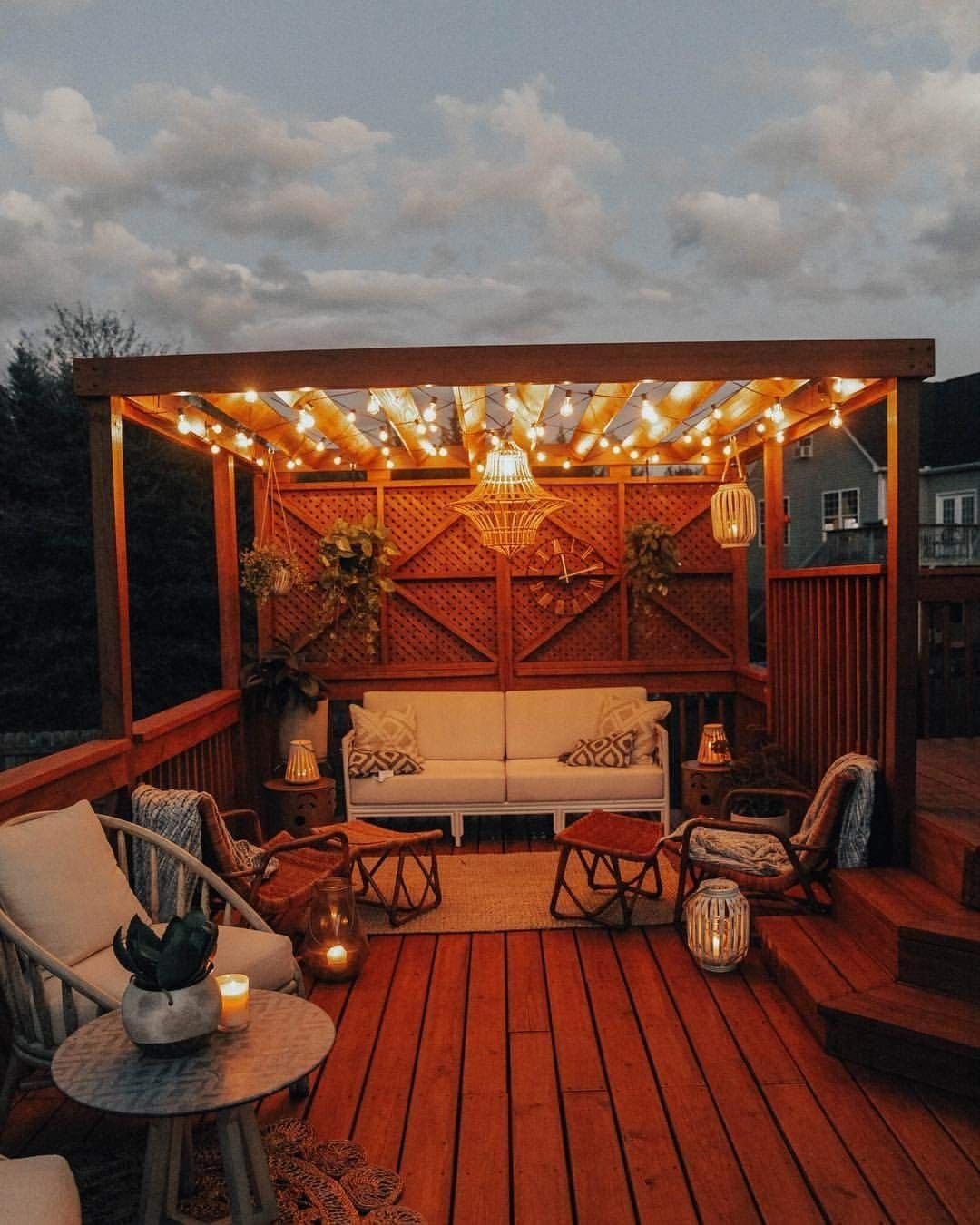 Беседка на крыше гаража