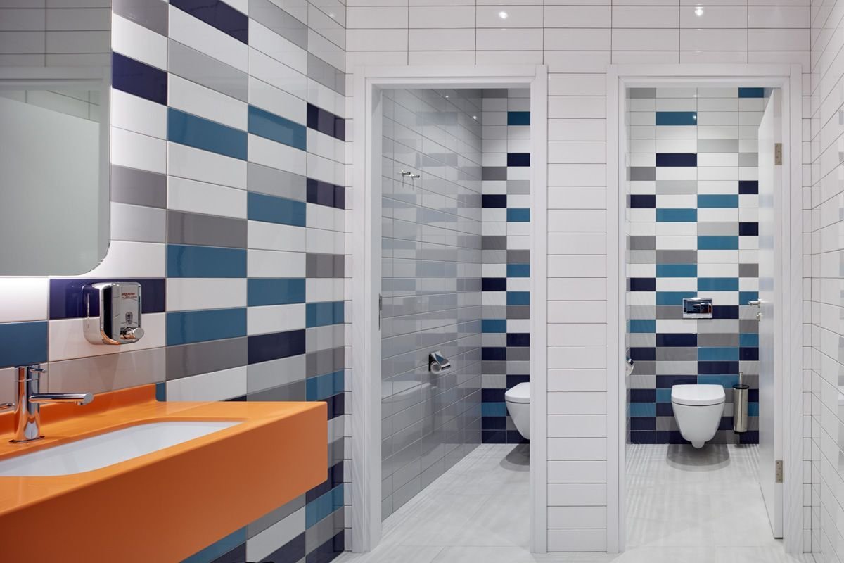 Плитка в общественном туалете