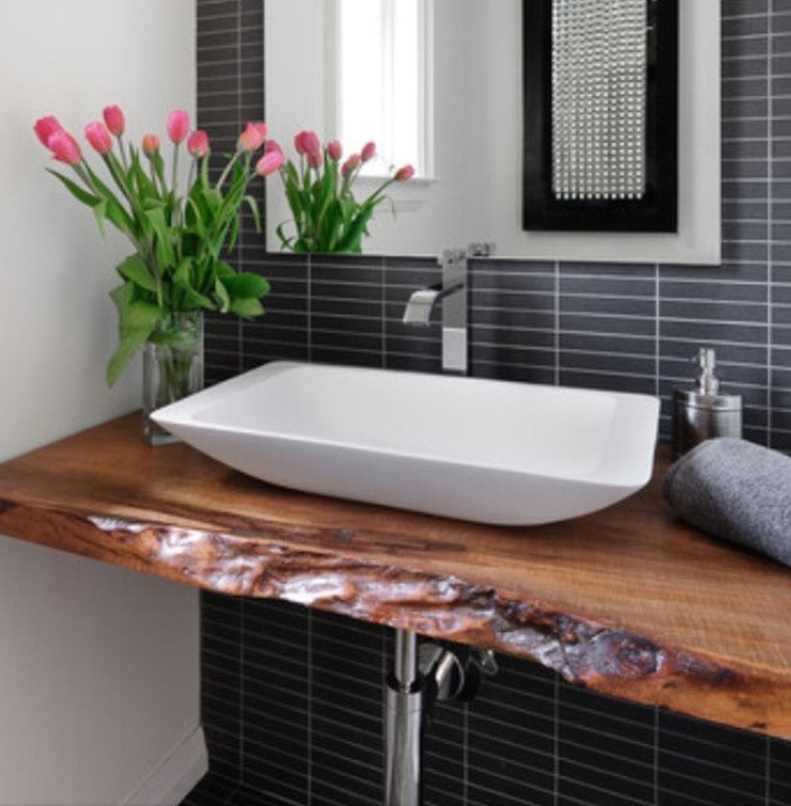 Деревянная столешница в ванной