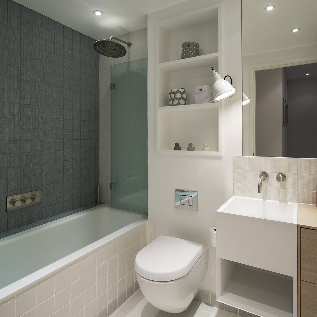 Полки над инсталляцией