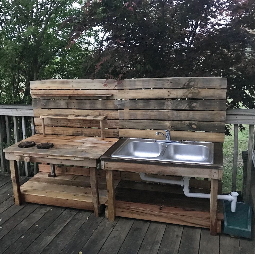 Садовый умывальник из поддонов