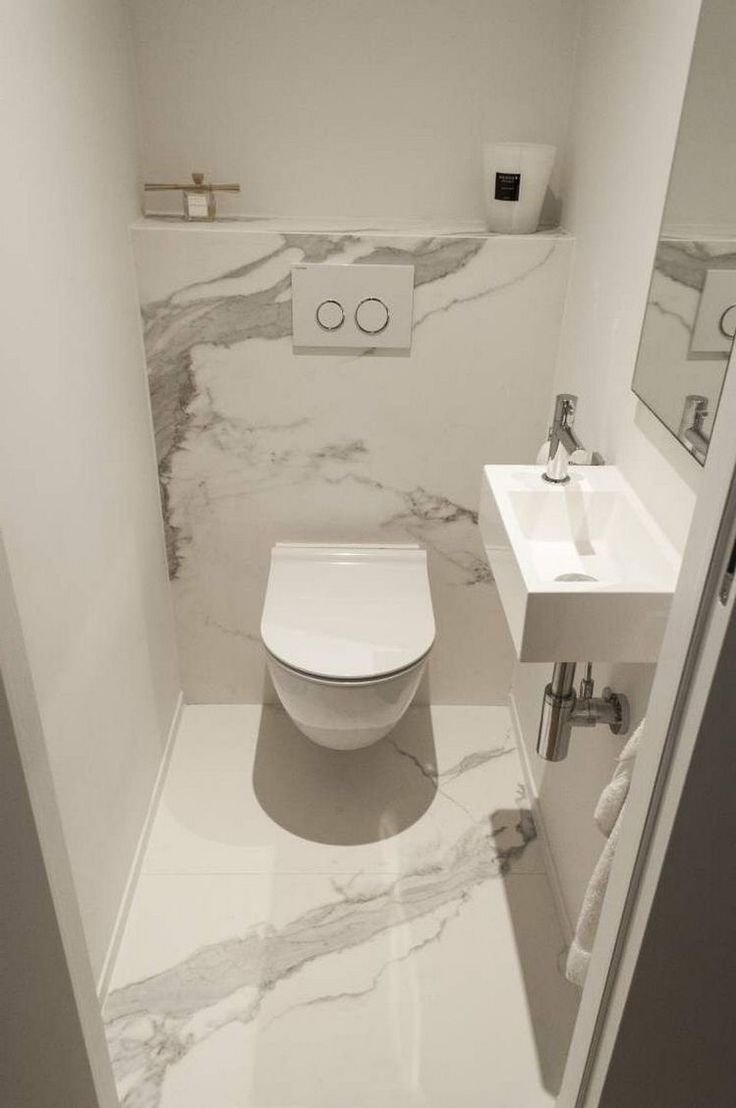 Маленький туалет в мраморе