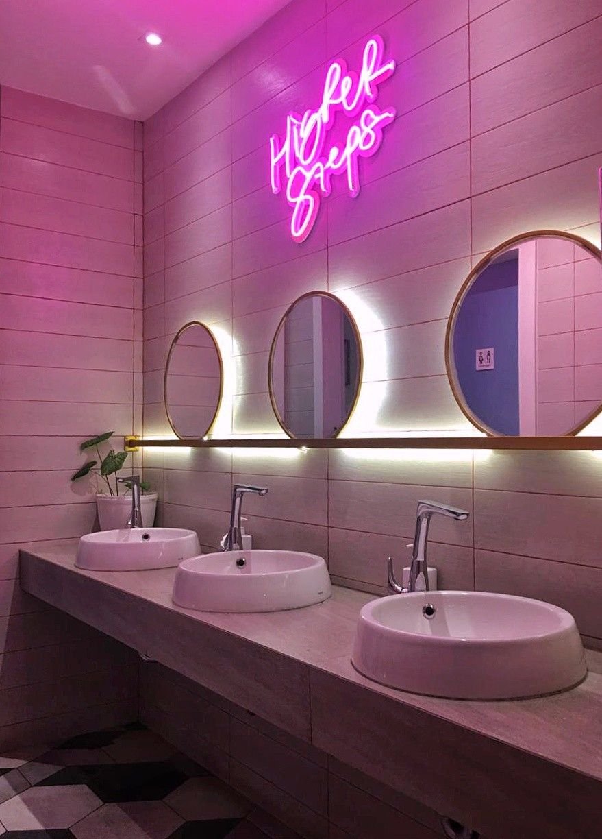 Неоновое освещение в санузле